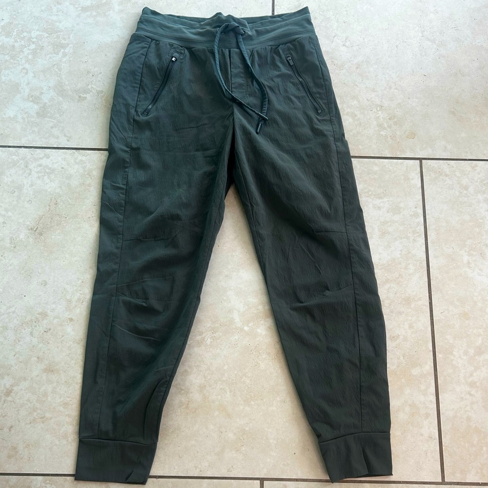 Athleta Trekkie North Jogger Dark Olive Pull On Pants Womens SZ 4 Athletic Yoga